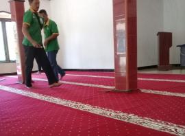 Pengukuran Arah Kiblat dan Pemasangan Karpet